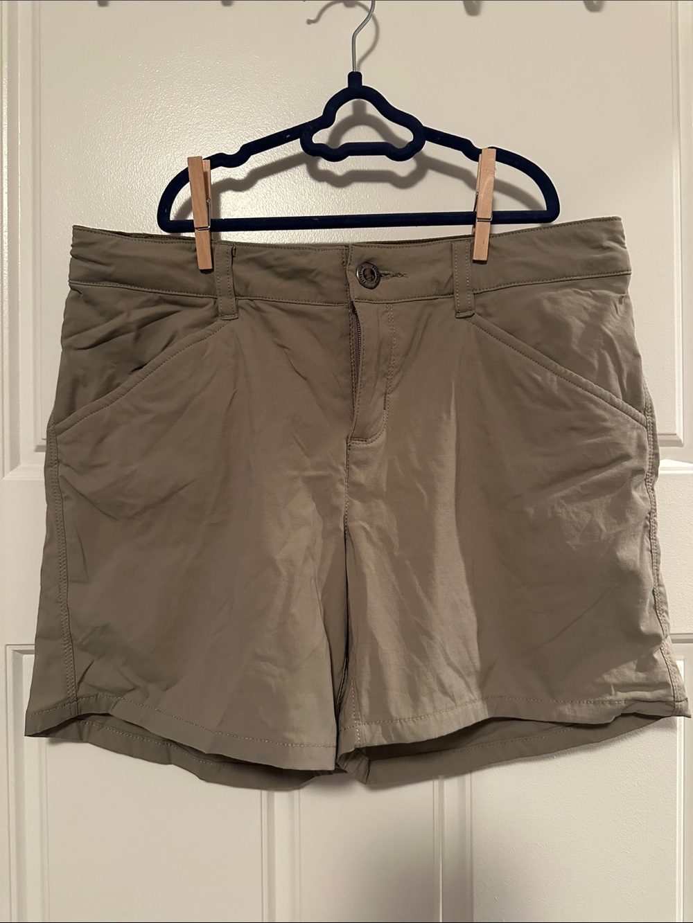 Patagonia Women's Quandary Hiking Shorts Tan Beige Size 4 EUC